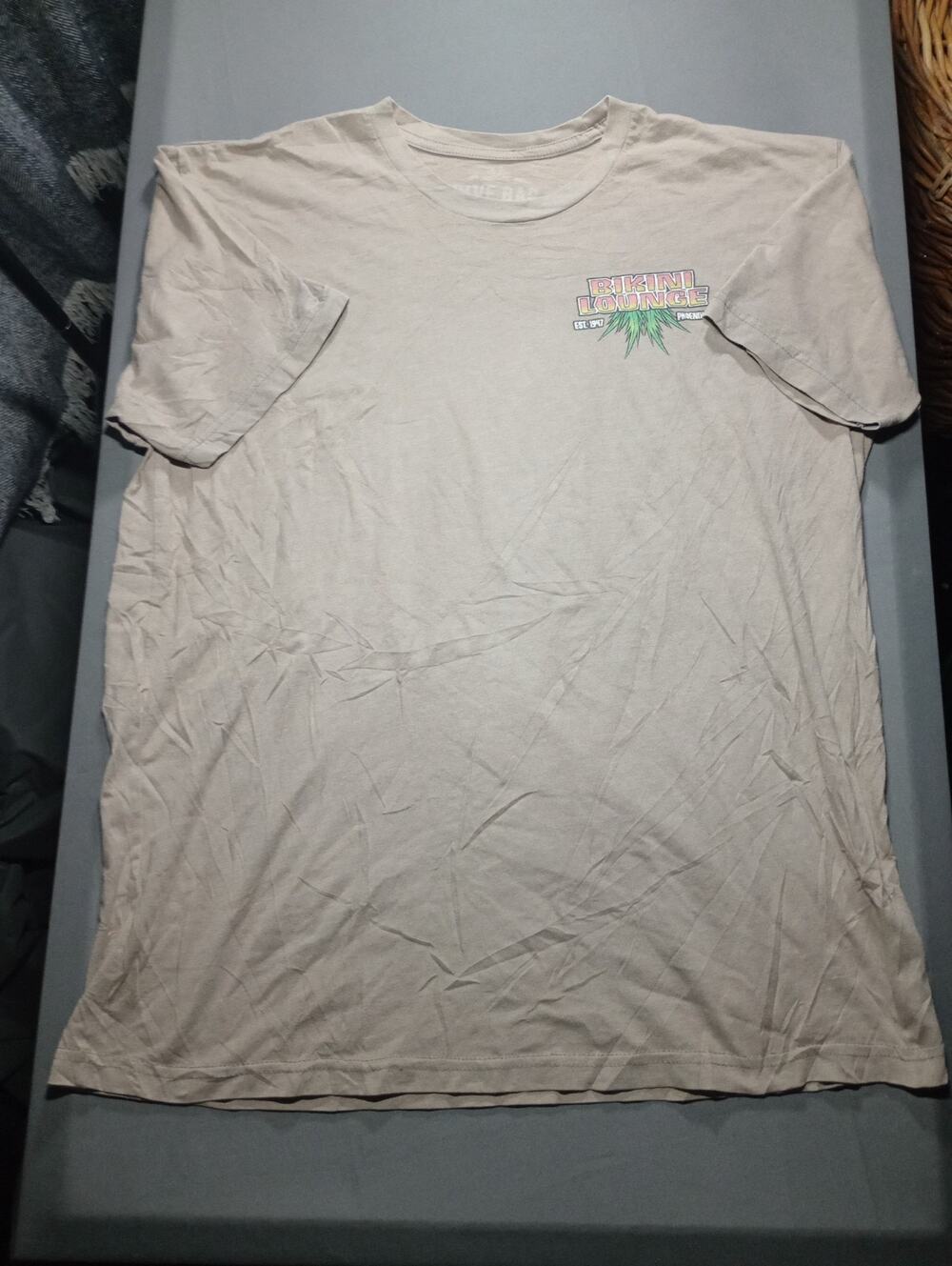 Dive Bar Distressed T Shirt Men's Size XL